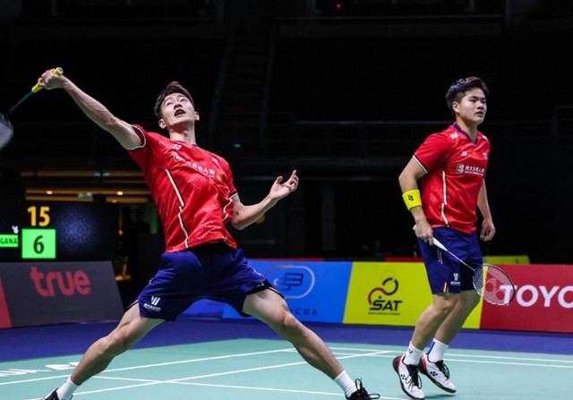 在球场上收 在球场上收